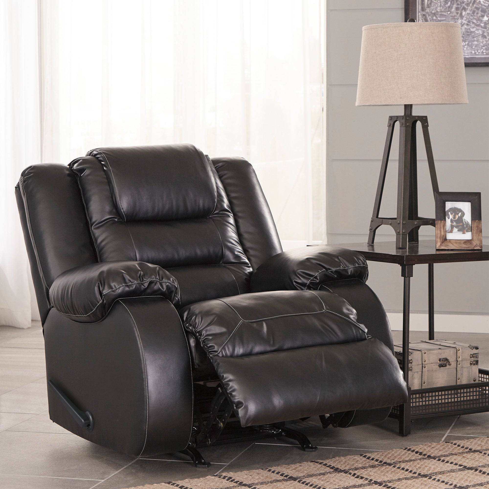 Vacherie Recliner in Black