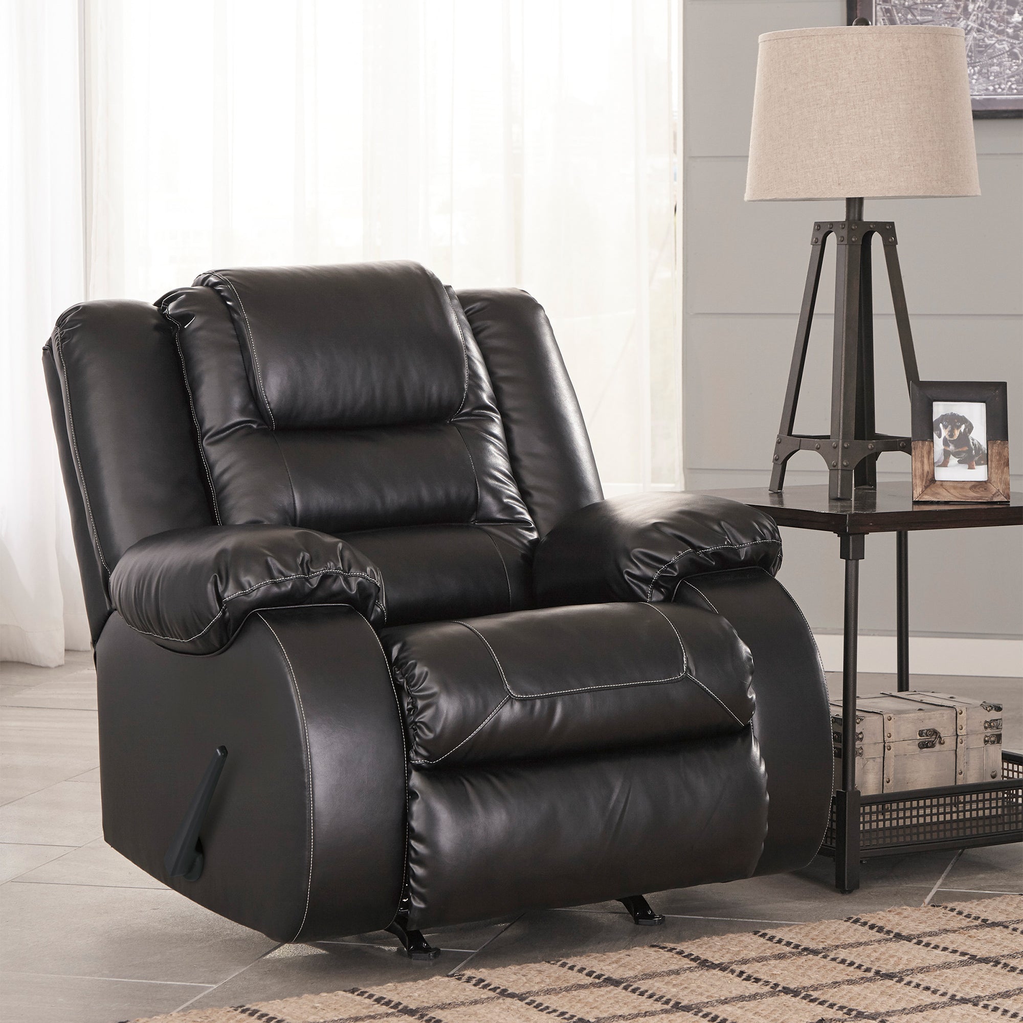 Vacherie Recliner in Black