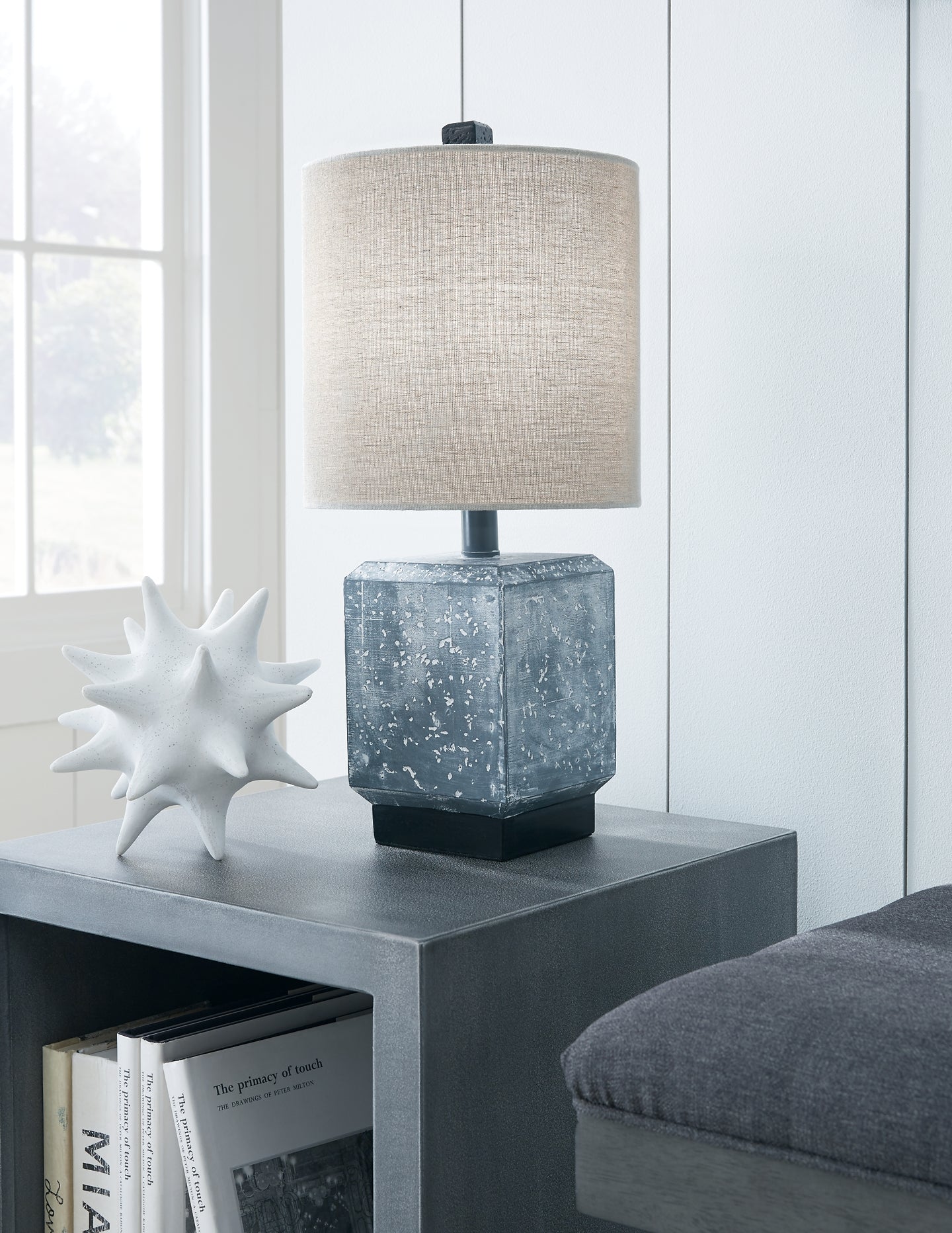 Jamila Poly Table Lamp (1/CN)