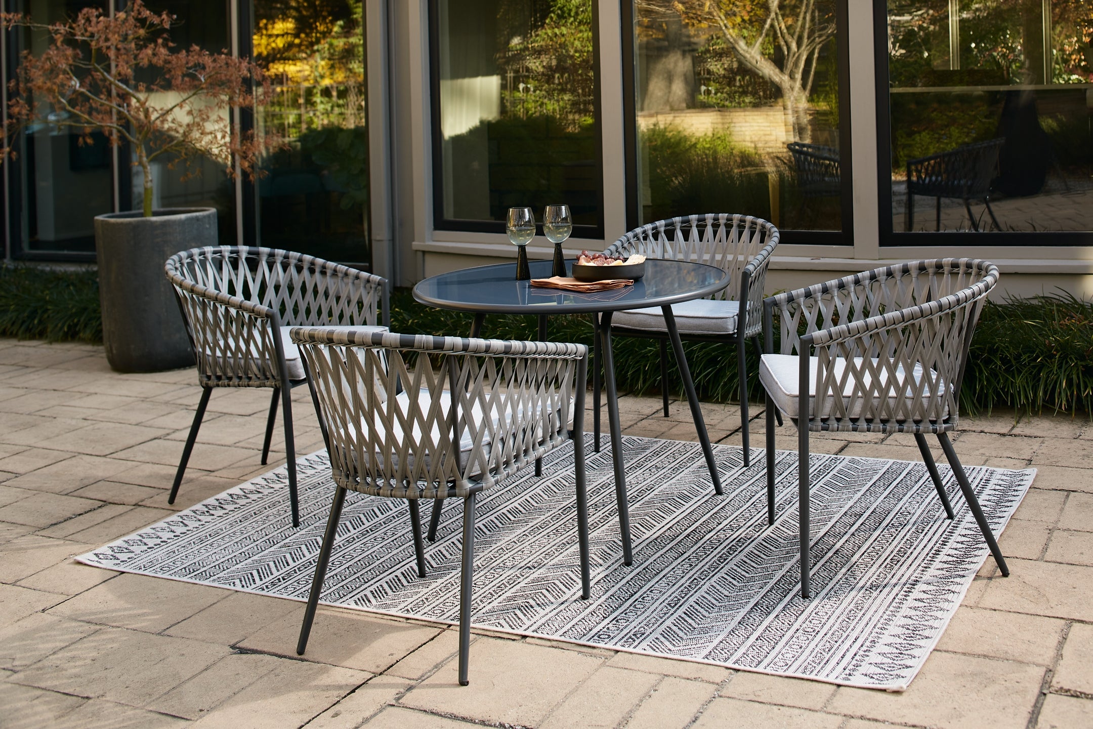 Palm Bliss Outdoor Dining Table and 4 Chairs
