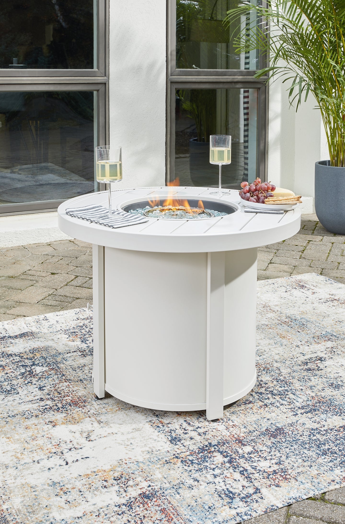 Sundown Treasure Round Fire Pit Table