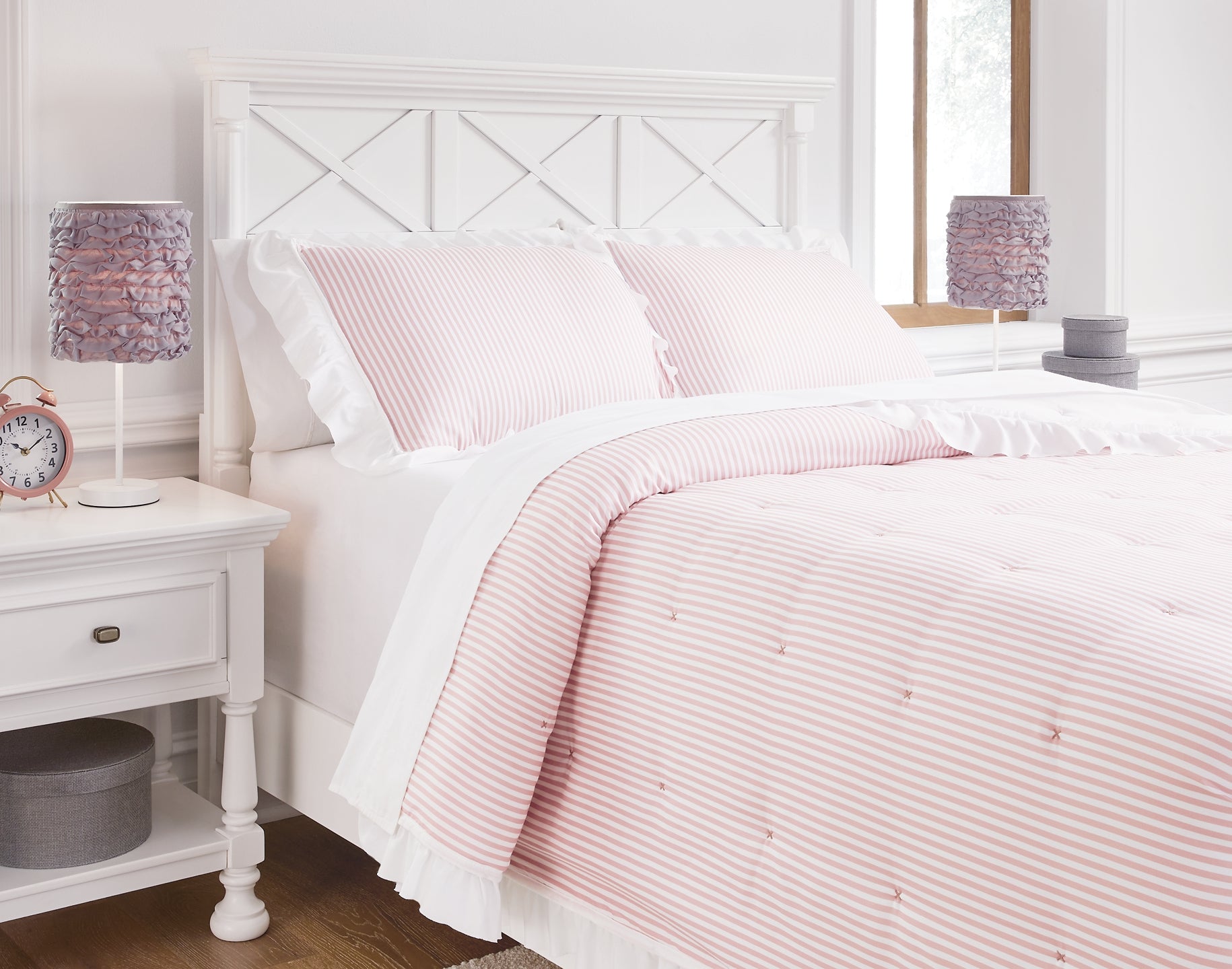 Jenalyn Twin Comforter Set