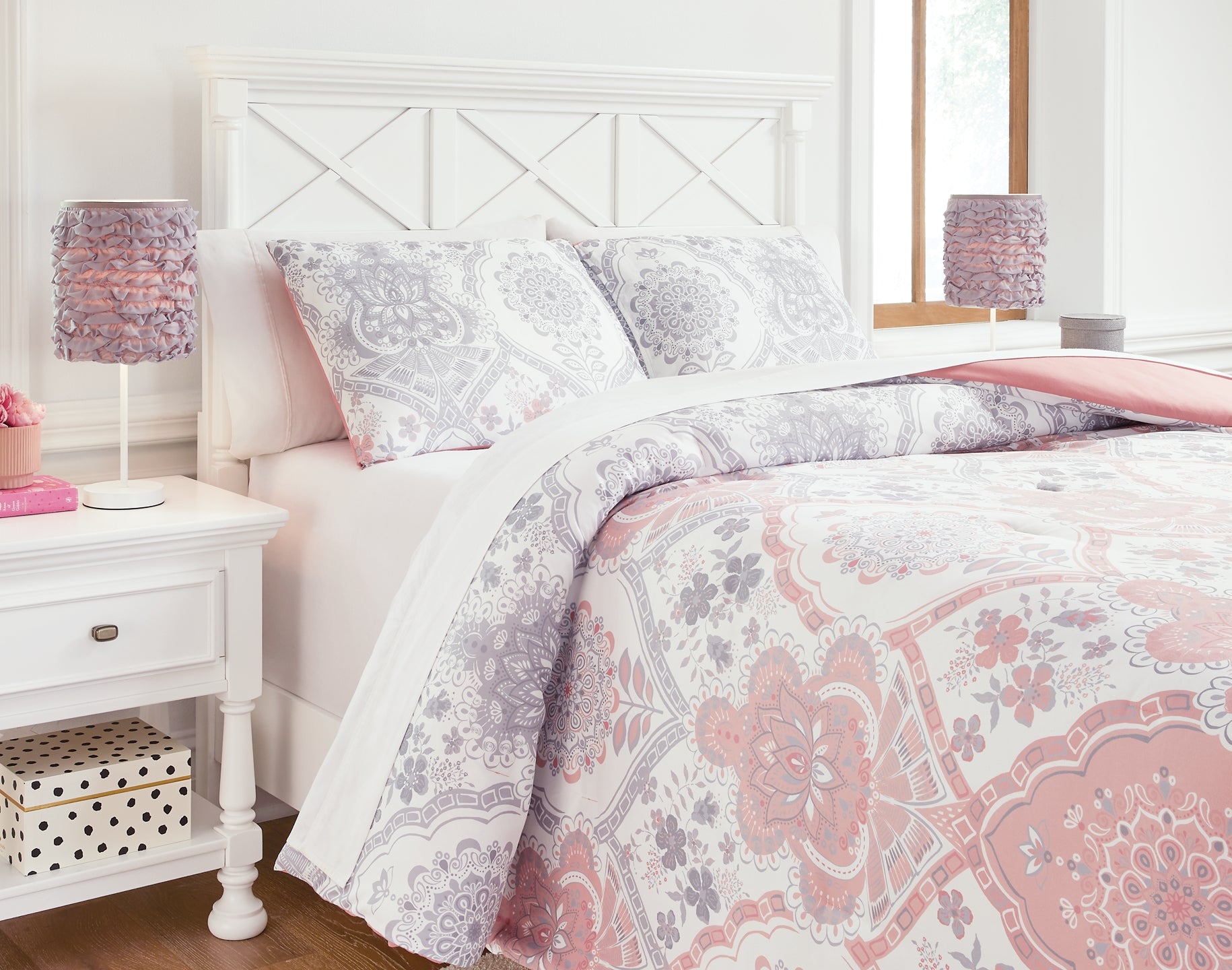 Avaleigh Twin Comforter Set