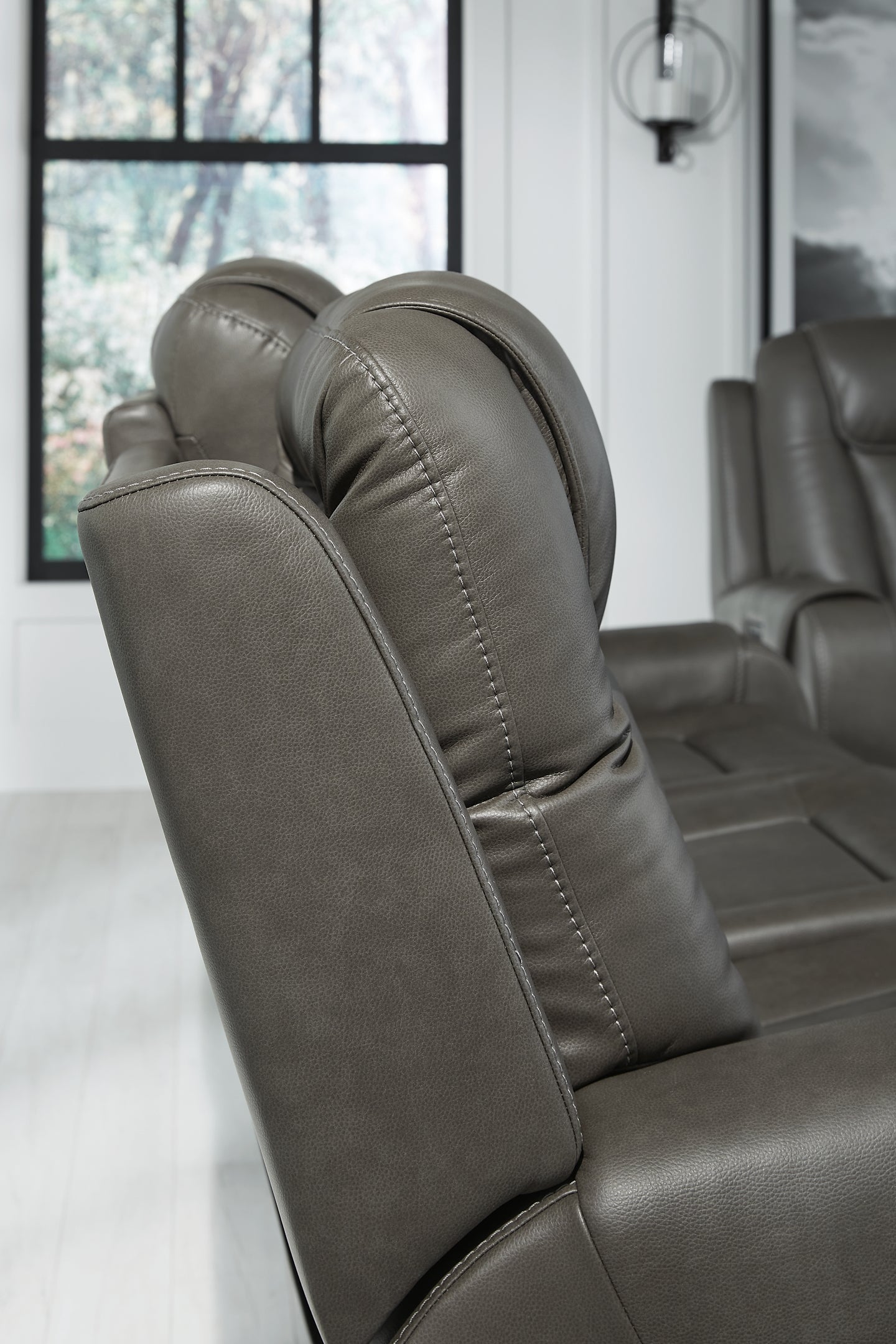 Card Player PWR REC Sofa with ADJ Headrest