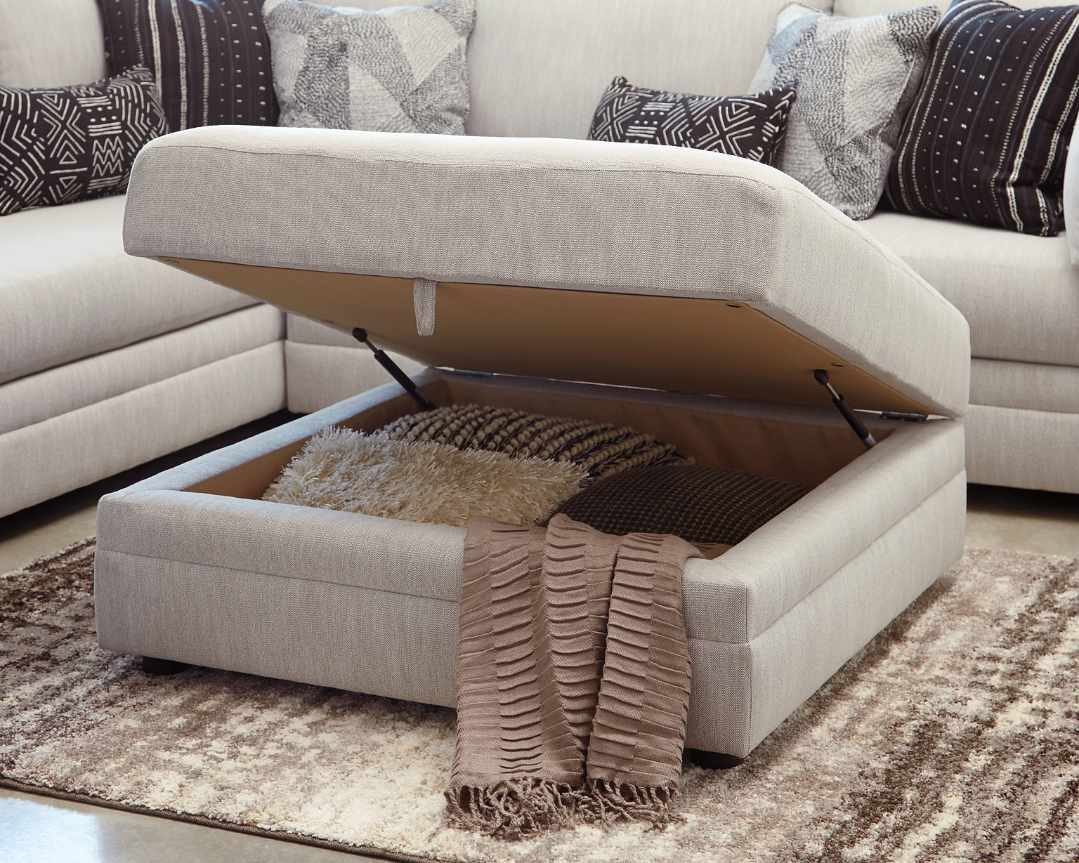 Neira Ottoman With Storage