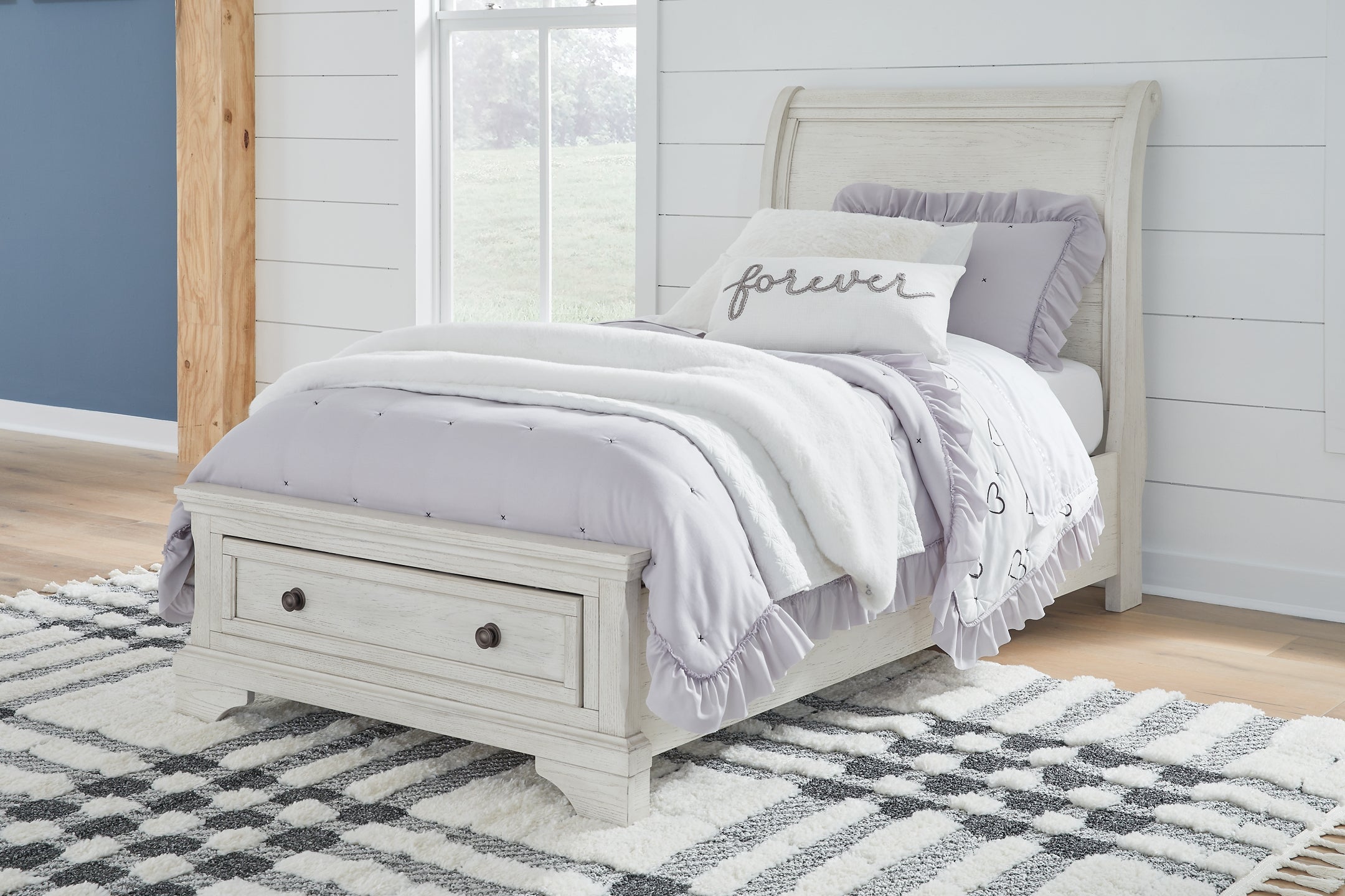 Robbinsdale Queen Sleigh Bed With Storage