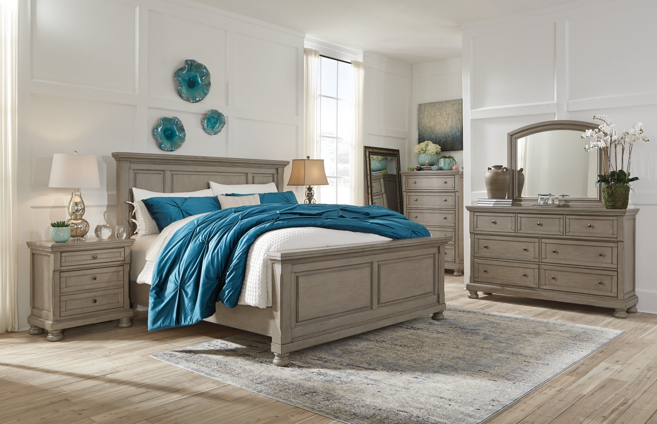 Lettner Queen Panel Bed with Dresser