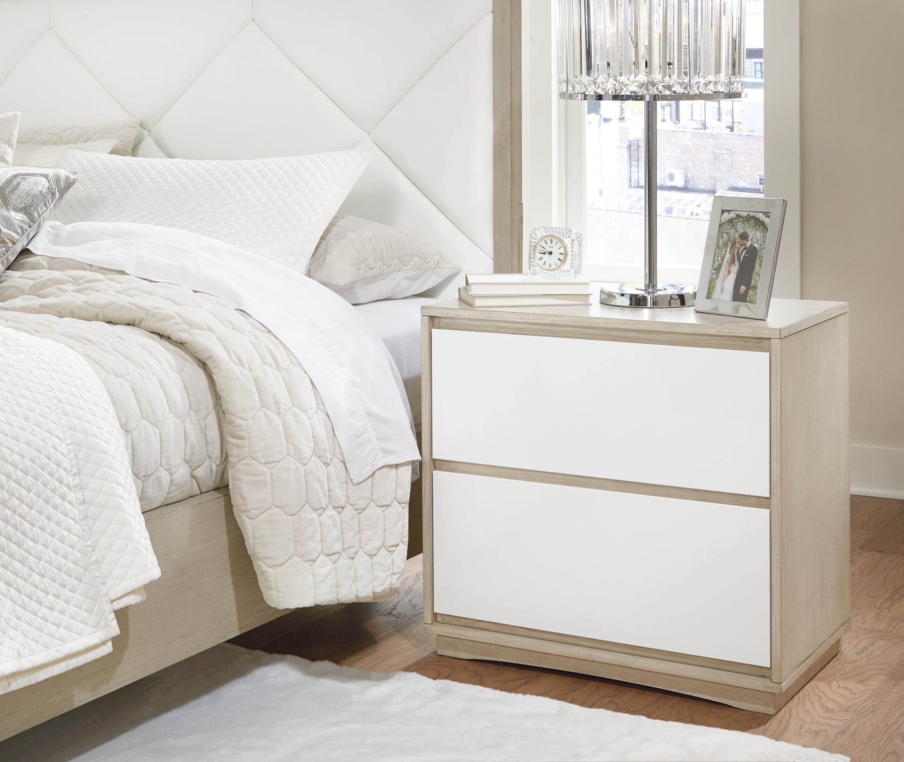 Wendora Queen Upholstered Bed with Mirrored Dresser and 2 Nightstands