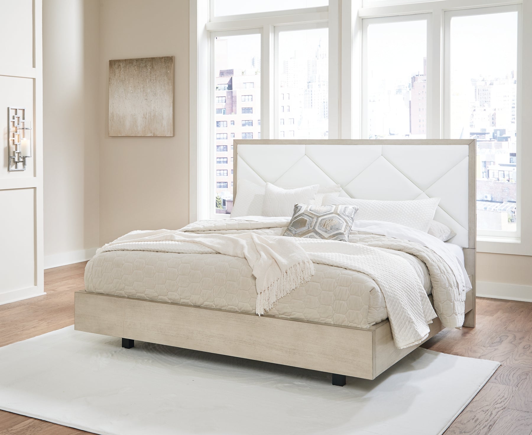 Wendora King Upholstered Bed with Mirrored Dresser